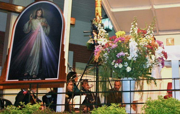 capilla jesus de la divina misericordia lomas del mirador buenos aires