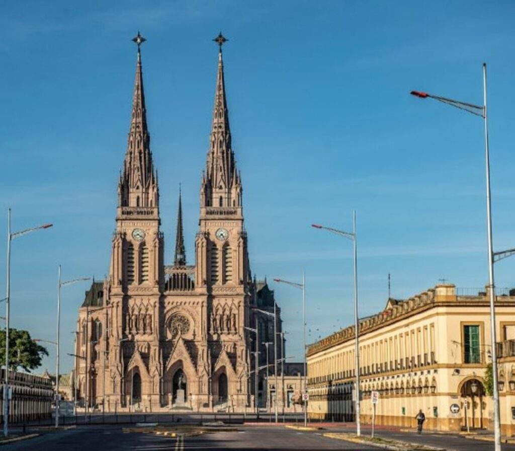 iglesia nuestra senora de lujan peregrina general alvarado buenos aires