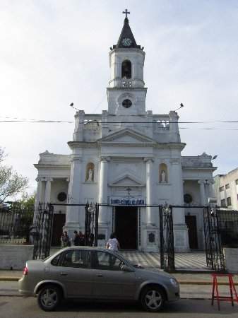 iglesia sagrada familia reta buenos aires
